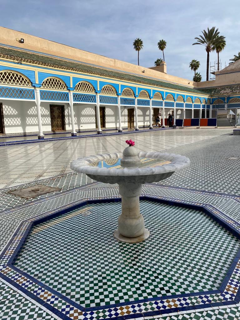 Une fontaine dans la cour du palais Bahia.